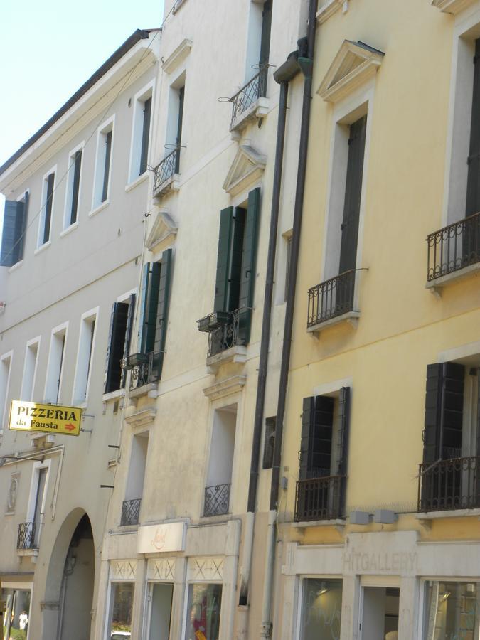 Portico Oscuro Deluxe Apartment - Centro Citta تريفيزو المظهر الخارجي الصورة
